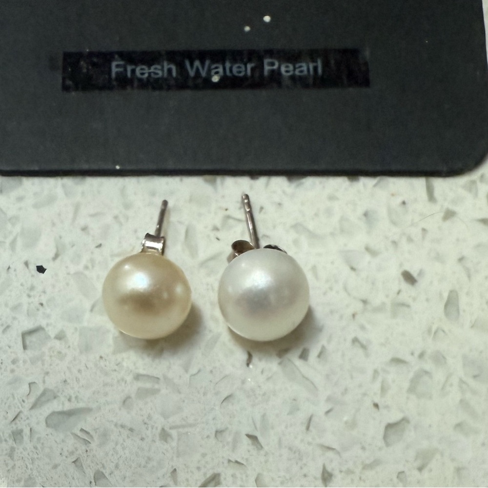 Elegant Freshwater Pearl Stud Earring a single earring